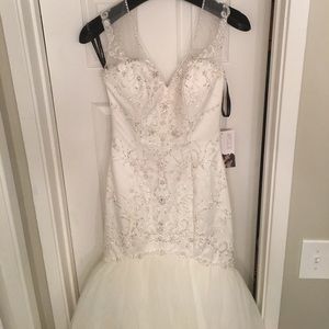 Never Worn Wedding Gown and Veil